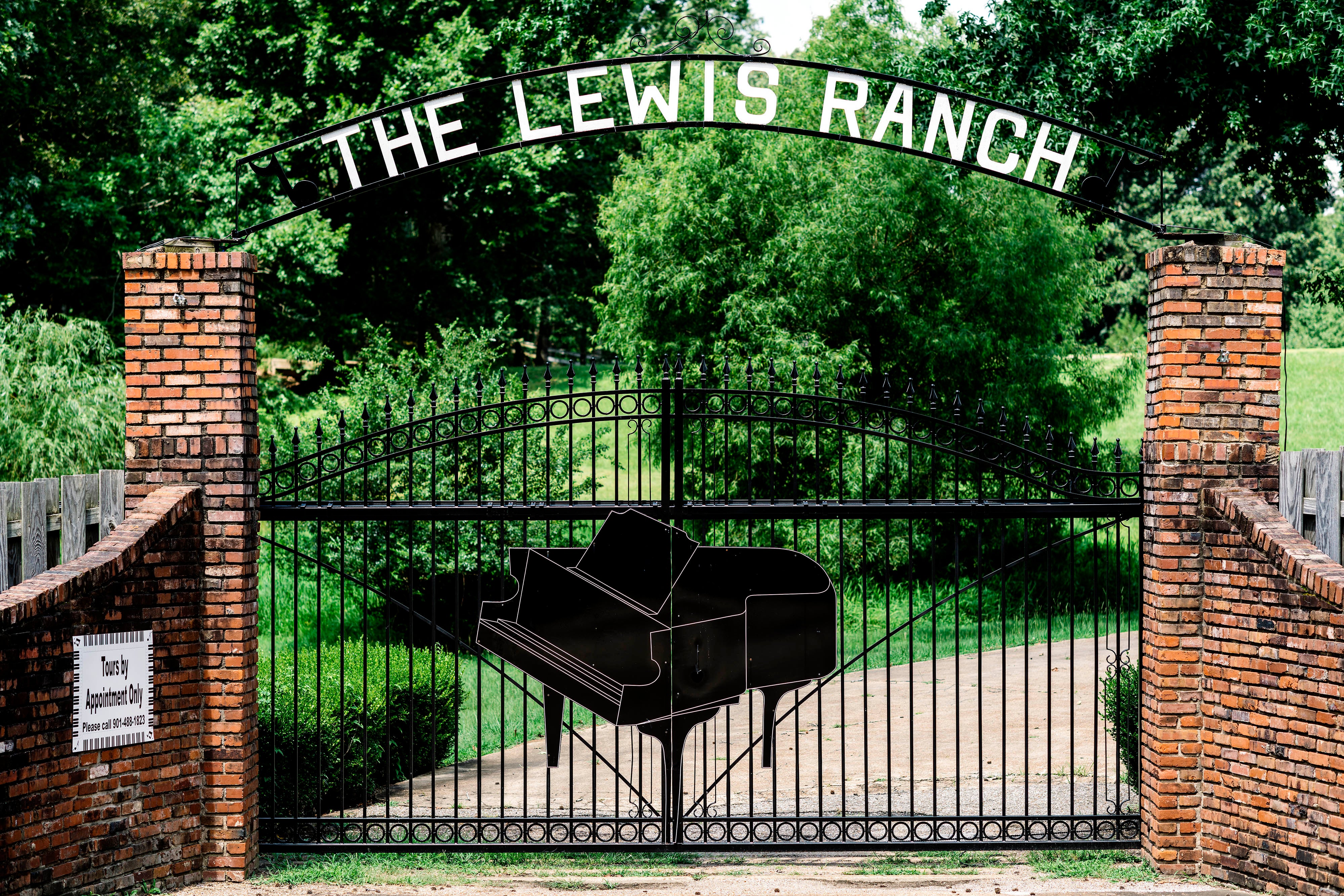 Lewis Ranch piano gate sign 2019.jpg