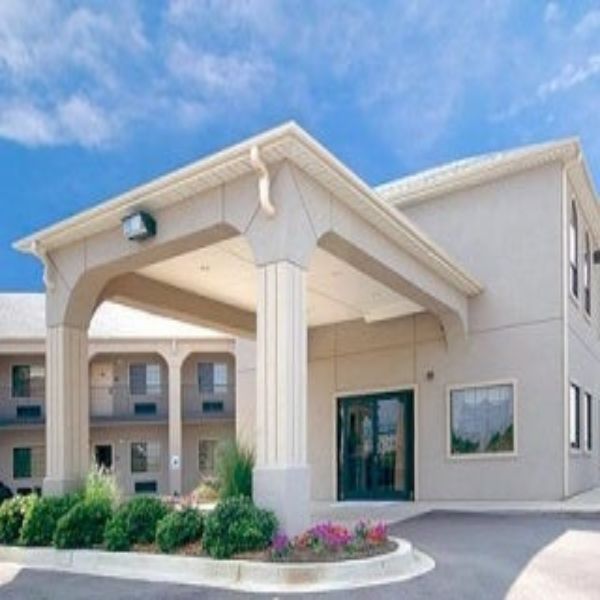 Econo Lodge Inn & Suites 